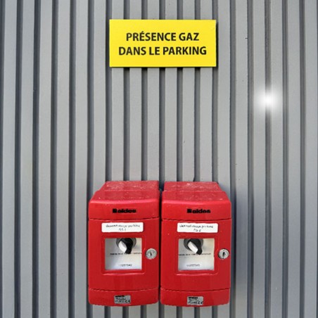 Panneau Plaque réglementaire ou normalisée Plaque réglementaire normée Présence GAZ dans le parking