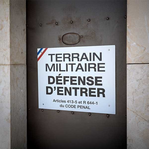 Impression sur Dibond – Panneaux rigides aluminium pour intérieur et extérieur | Aluplex Signalétique