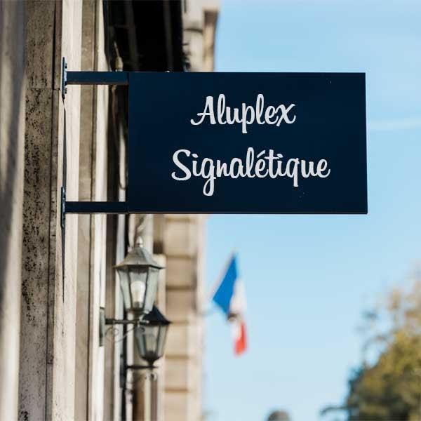 Impression sur Dibond – Panneaux rigides aluminium pour intérieur et extérieur | Aluplex Signalétique