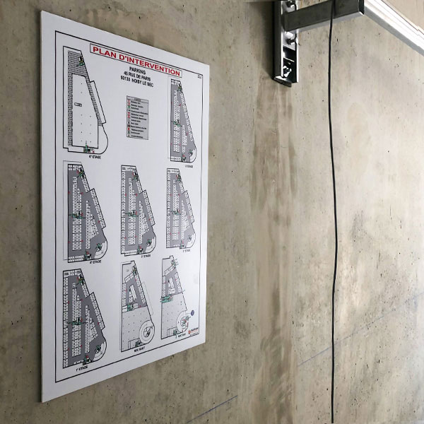 plan d'intervention de parking mentionnant les bornes de recharge selon NF X 08-070