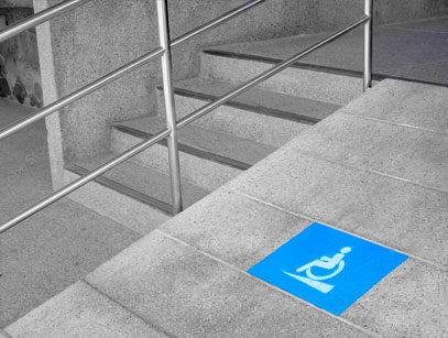 signaletique acces rampe fauteuil roulant pmr parking