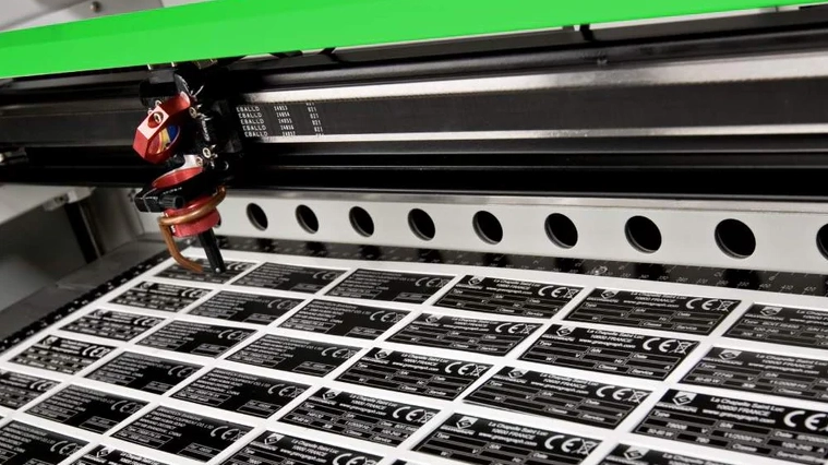 machine gravure laser