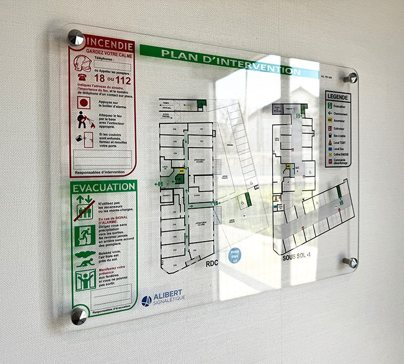 plan d'évacuation sur plexiglass