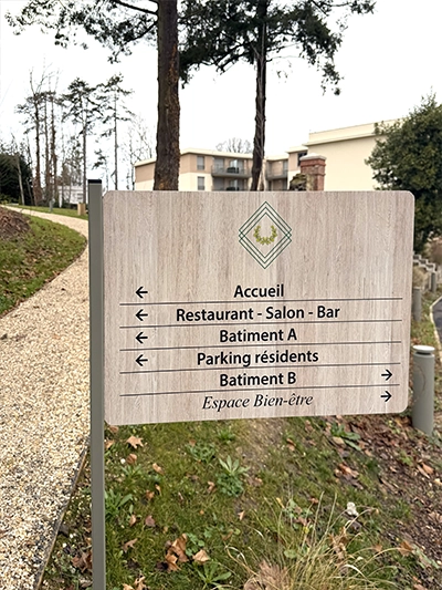 panneaux directionnels exterieurs