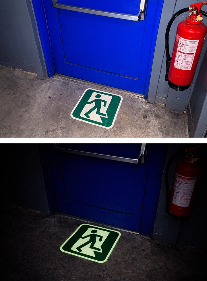 Marquage photoluminescent au sol d'une issue de secours dans un ERP