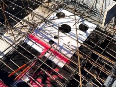 Gabarit de pose de gaine technique pour bâtiment collectif