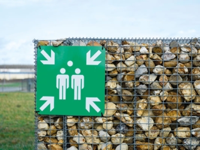 Point de rassemblement en ERP : pictogramme E007, norme et obligations