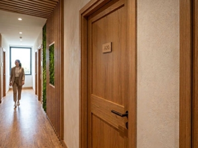 Signalétique écoresponsable pour un ERP en bois : la gamme SIGNAPUR