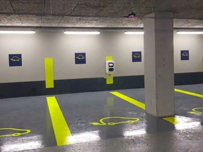 Bornes de recharge en parking couvert : quelle signalétique de sécurité incendie ?