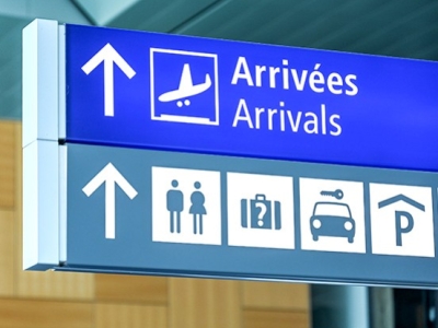 Signalétique gares et aéroports : normes et accessibilité PMR 