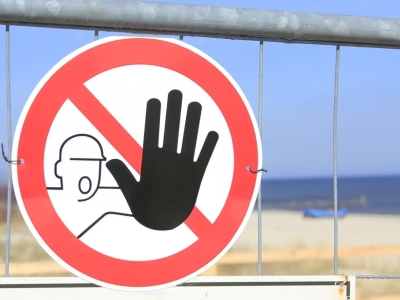 Panneaux d’interdiction : le langage du “non” dans la signalétique de sécurité